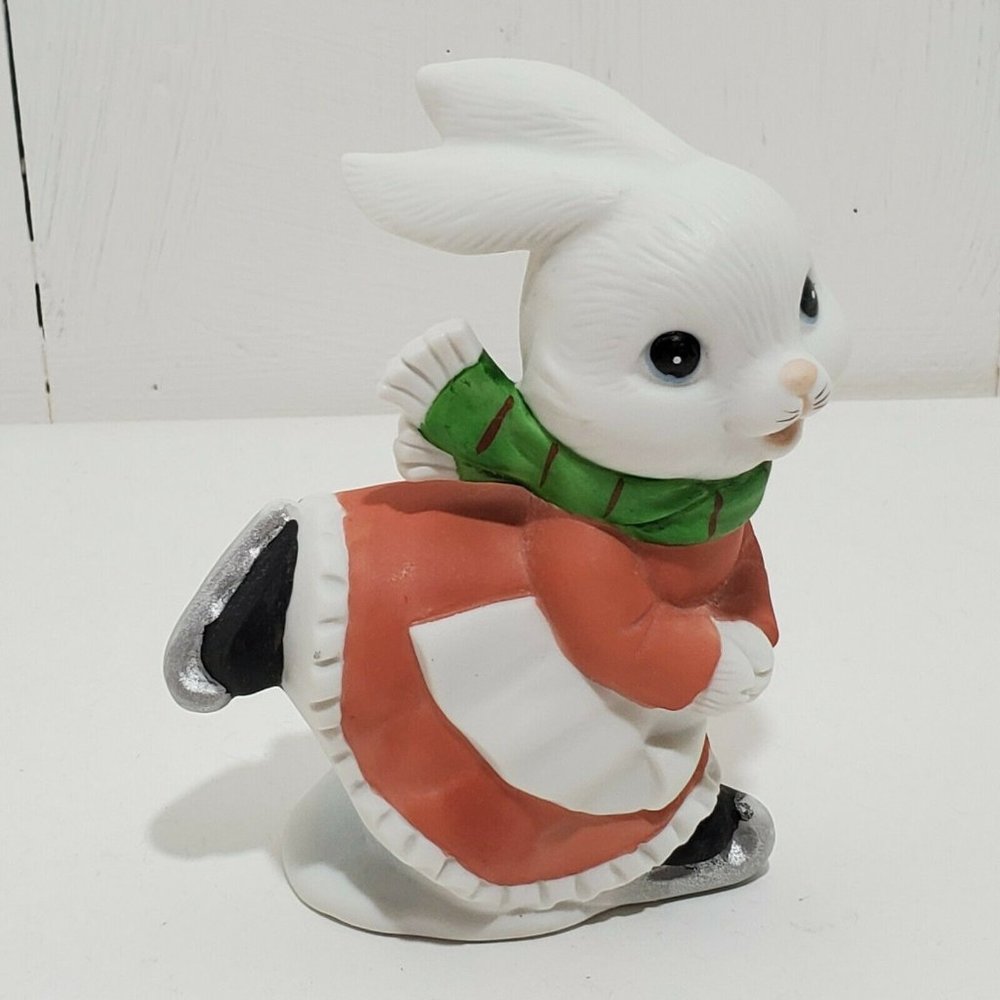 Vintage Homco Figurine 5305 Girl Bunny Ice Skating winter 4" cute white bunny
